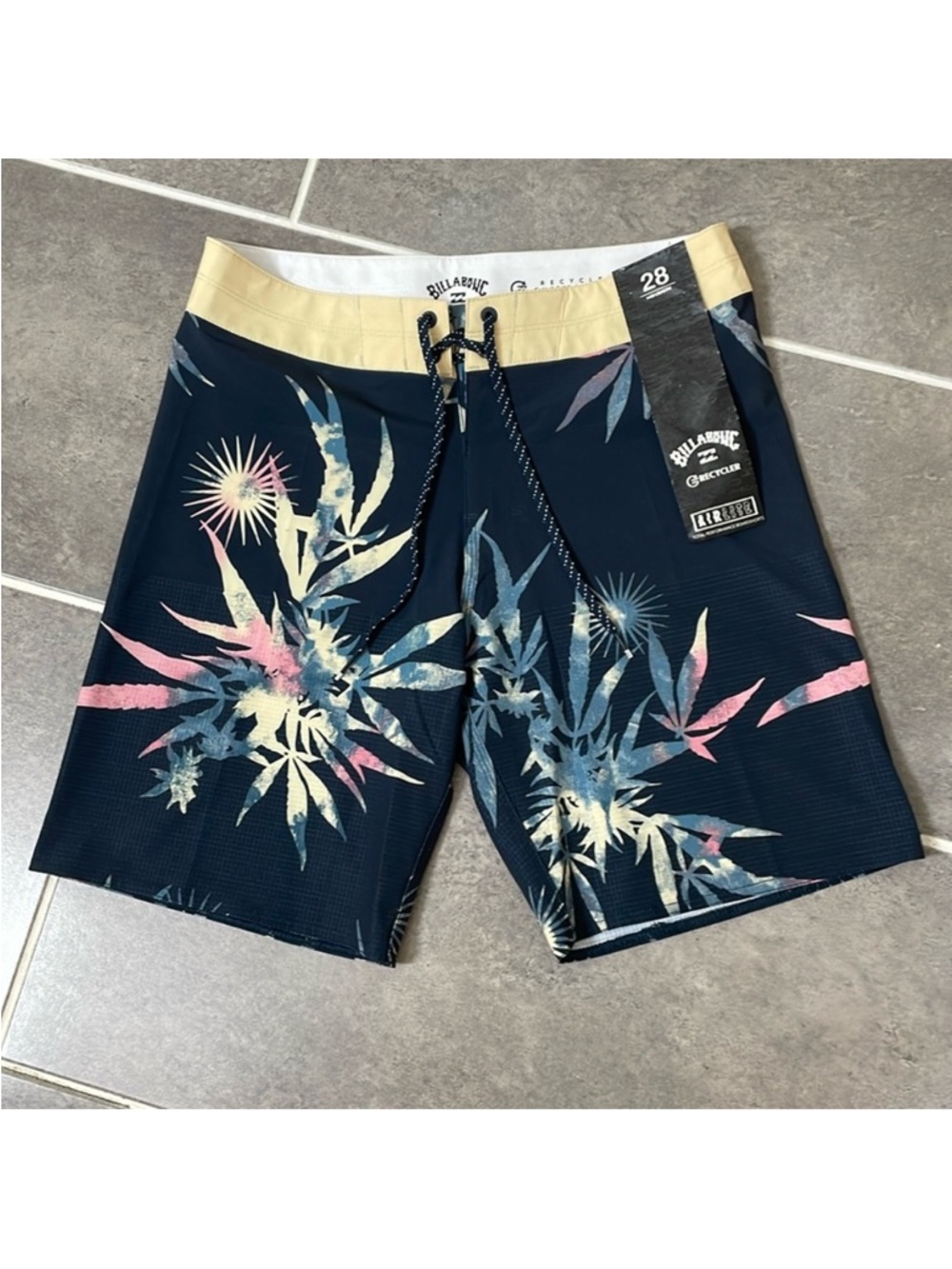 Billabong Sundays Airlite Boardshorts size 28